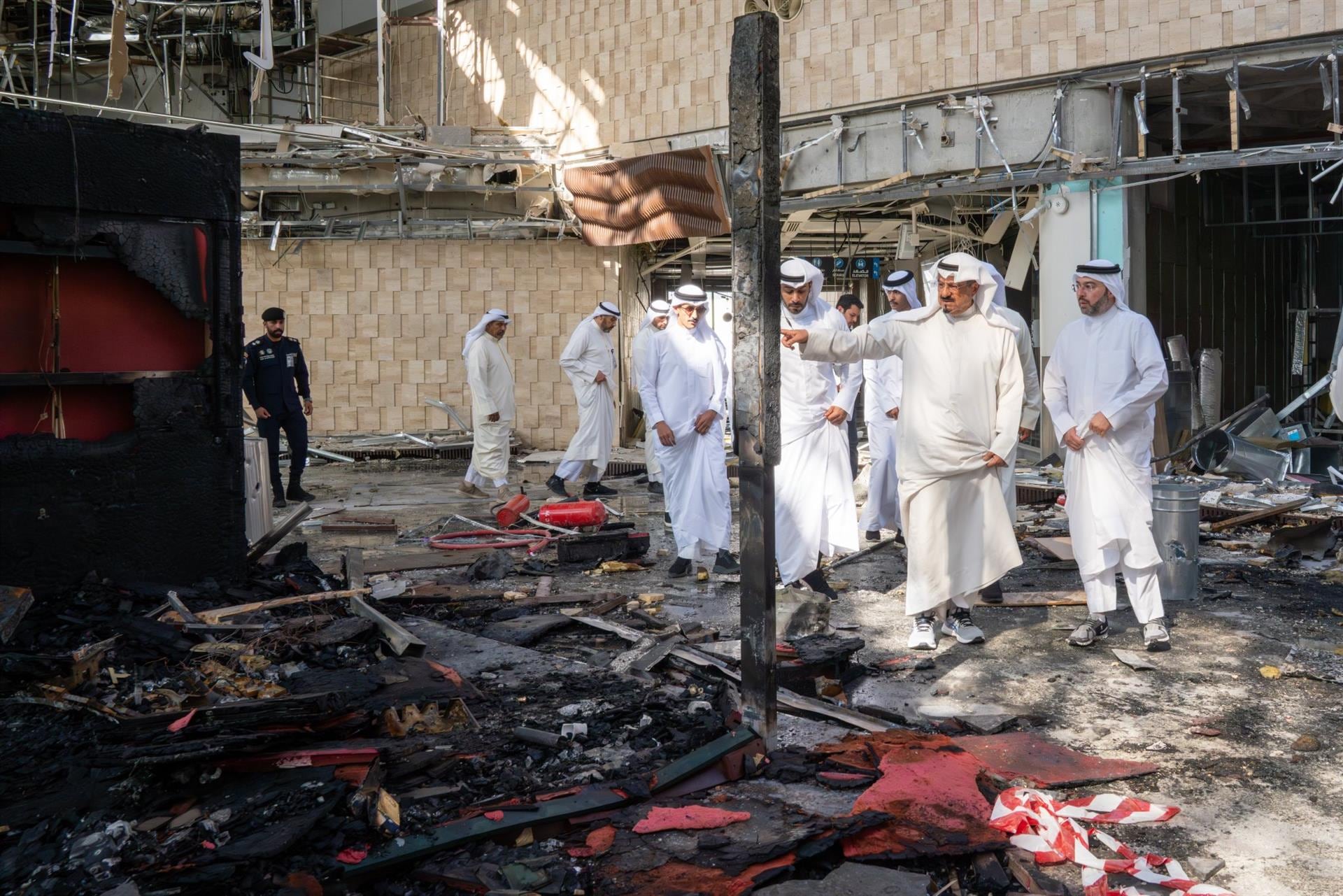 Autoridades kuwaitíes evalúan los daños en el aeropuerto atacado por Irán (Europa Press)
