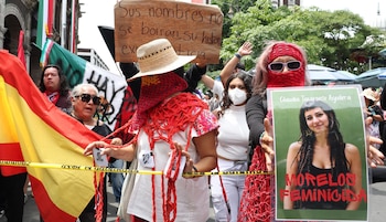 Marchan en Morelos por el feminicidio de Claudia Tacoronte.(Crédito: EFE/Alex Cruz)