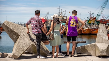 La banquina de pescadores atrae