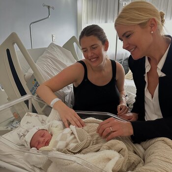 Valeria junto a su sobrina