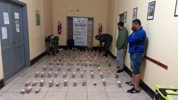 Los fajos del dinero secuestrado