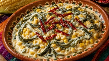 Rajas con crema, elote y chile de árbol: receta mexicana cremosa y picosita