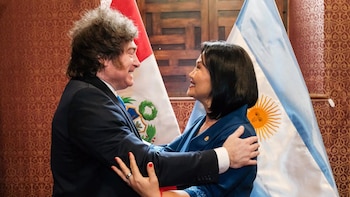 Es claro el alineamiento de Keiko Fujimori al nuevo eje de gobiernos de derecha por la región. Cuando se entrevistó en persona con el mandatario argentino Javier Milei lo llamó 'referente' (Foto: Presidencia Perú)