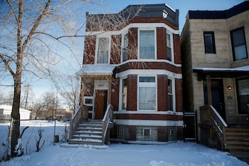 La casa de Emmett Till, situada en el número 6427 de la avenida South St. Lawrence —que ahora cuenta con la categoría de monumento histórico—, en el barrio de West Woodlawn, en Chicago, Illinois, EE. UU. (REUTERS/Eileen T. Meslar/File Photo)