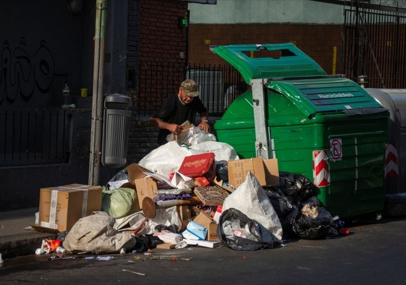 Foto de archivo: la acumulación de basura en las calles de CABA fue un tema de discusión este año durante el debate electoral