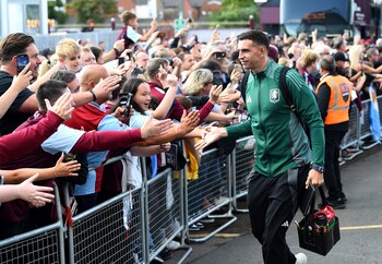 El Dibu Martínez es idolatrado