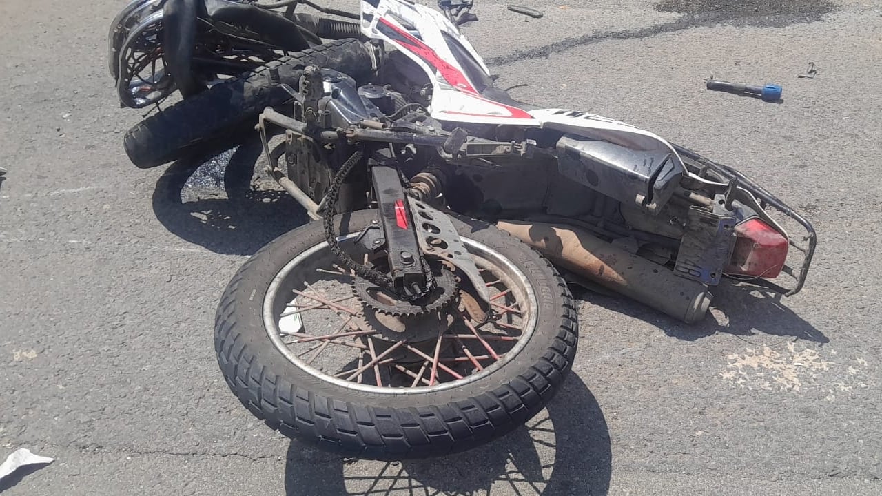 Los registros oficiales indican que 3,429 motociclistas resultaron lesionados y 420 murieron en 2026, con aumentos de 35.5% y 42.4%. (Foto cortesía Cruz Verde)