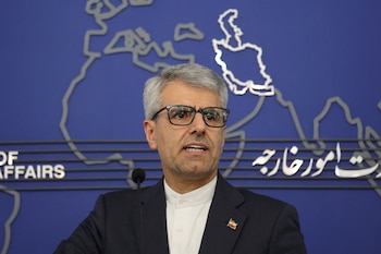 Esmail Baqaei, portavoz del Ministerio de Relaciones Exteriores de Irán, durante una conferencia de prensa en Teherán (REUTERS)