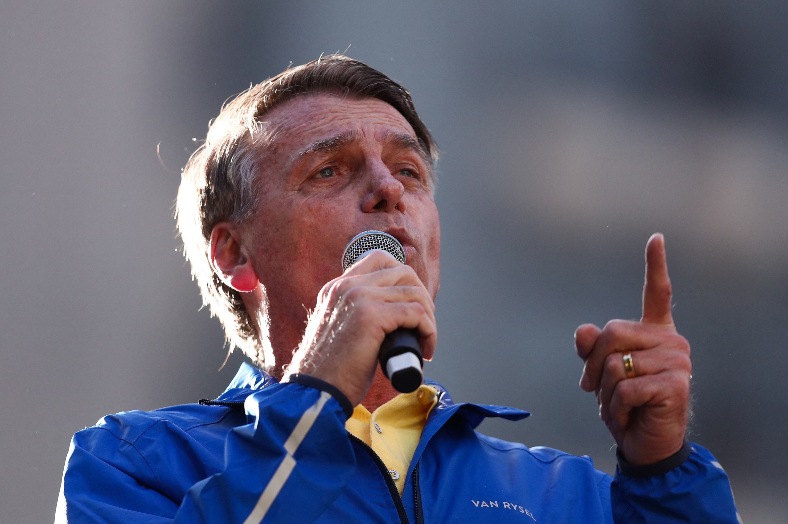 El expresidente brasileño Jair Bolsonaro habla durante una manifestación en su apoyo, antes de su juicio en el Supremo Tribunal Federal, en São Paulo, Brasil, el 29 de junio de 2025. (REUTERS/Jean Carniel)