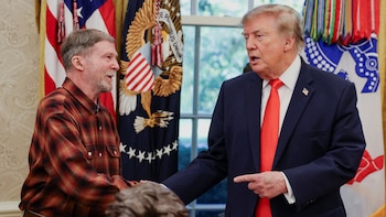 Trump recibió en la Casa Blanca a Stephen Hubbard, el maestro estadounidense que pasó cuatro años preso en Rusia