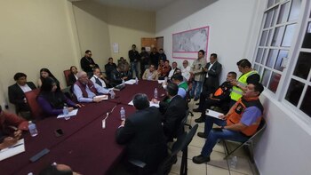 Un transporte emergente para las estaciones Los Reyes y La Paz en caso de que sea suspendido el servicio en la Línea A, fue una de las propuestas. Foto: X/MetroCDMX.