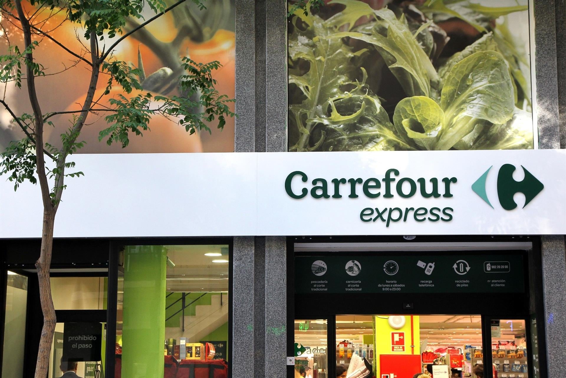 Carrefour Express abre con normalidad durante el puente de Todos los Santos. (Europa Press)