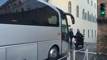 El papa participa en la