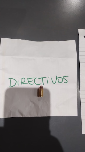 Una empleada de limpieza encontró el sobre debajo de la puerta principal de la Escuela Cristo Obrero cerca de las 6.45 del viernes