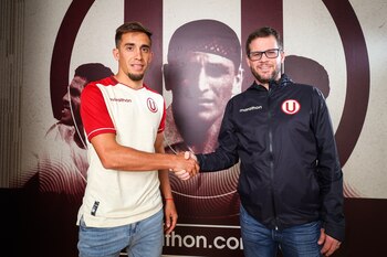 Martín Pérez Guedes junto a