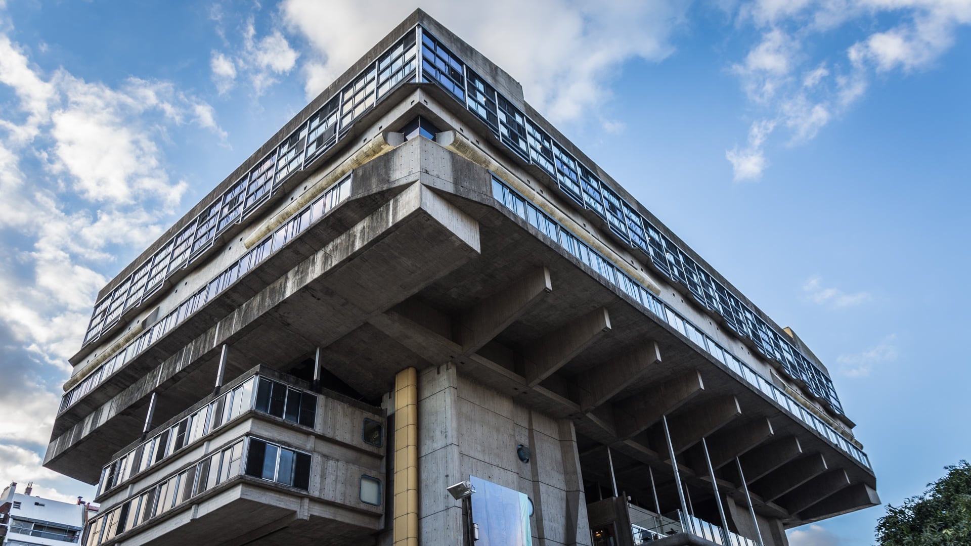 El edificio cuenta con amplios depósitos subterráneos para atesorar hasta tres millones de ejemplares. (Martín Rosenzveig)