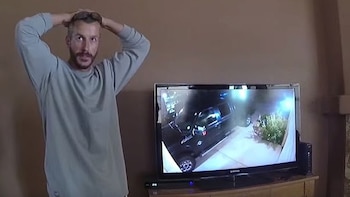 Chris Watts ve en la