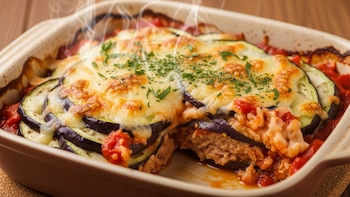 Pastel de berenjena y atún gratinado: una receta que destaca por su contraste de texturas y es fácil de hacer