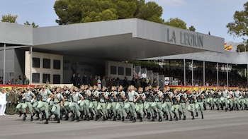 Cientos de legionarios se dirigen