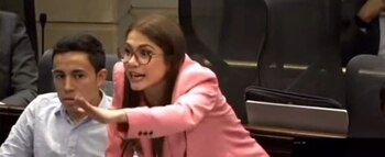 Catherine Juvinao dándole fuerte regaño