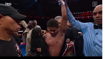 Shakur Stevenson le da una