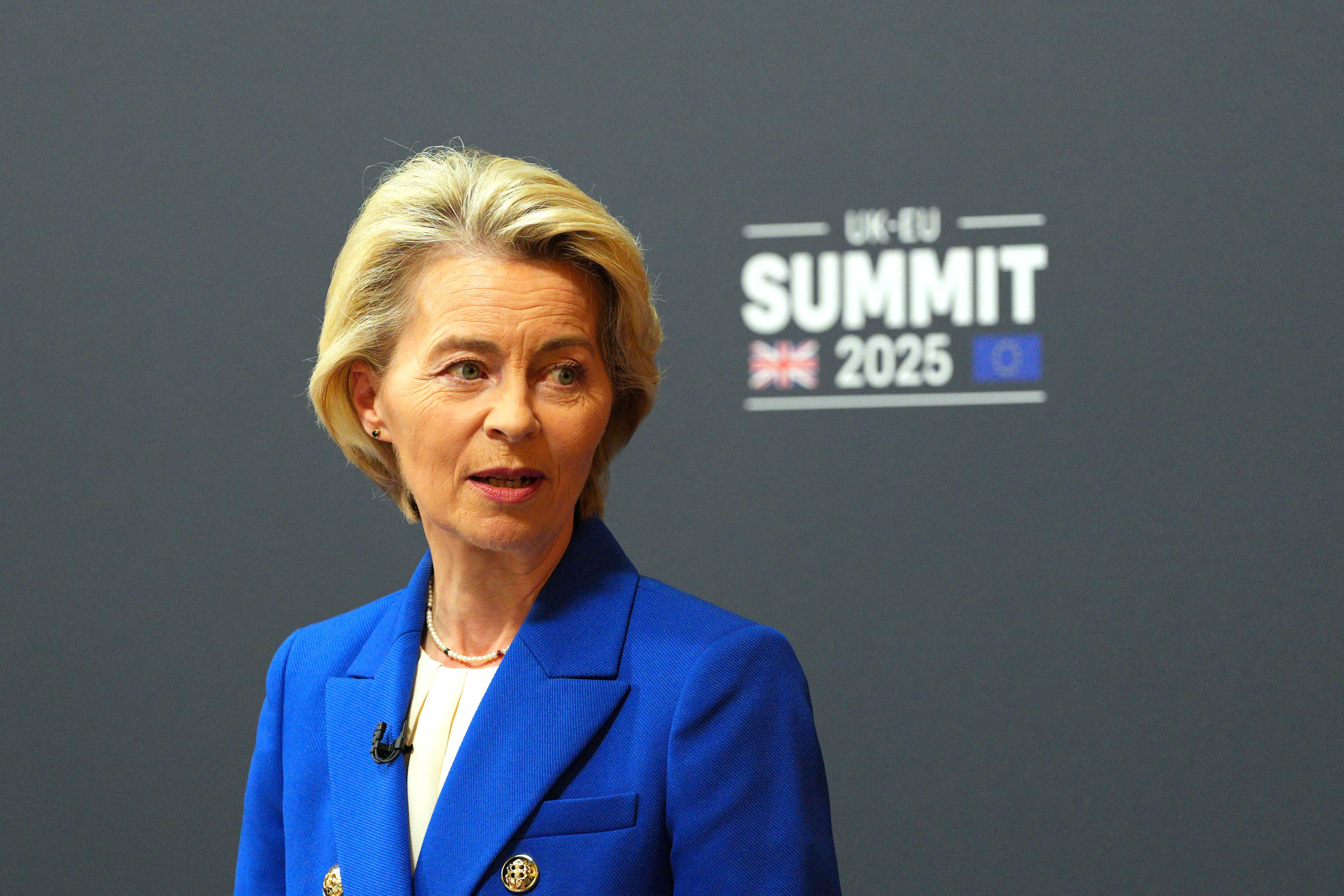 La presidenta de la Comisión Europea, Ursula von der Leyen, asiste a una conferencia de prensa en la cumbre entre el Reino Unido y la UE en Lancaster House el 19 de mayo de 2025 en Londres, Inglaterra. Carl Court/Pool vía REUTERS