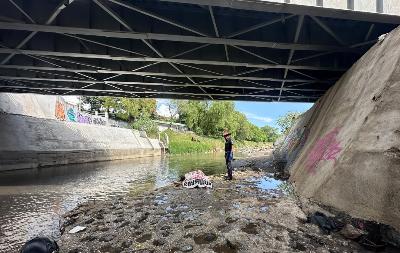 Las autoridades localizaron otro cuerpo debajo del puente Tubac, entre Villa Nueva y San Miguel Petapa, en el departamento de Guatemala. (Bomberos Municipales Departamentales)