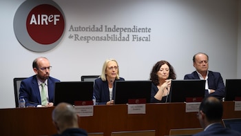 AIReF rebaja una décima su previsión de PIB en 2026, al 2,3%, y alerta de riesgos a la baja por la guerra