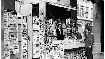 La historia de los hermanos que descubrieron cómo vender figuritas y el argentino que dirigió durante 33 años al álbum del mundial