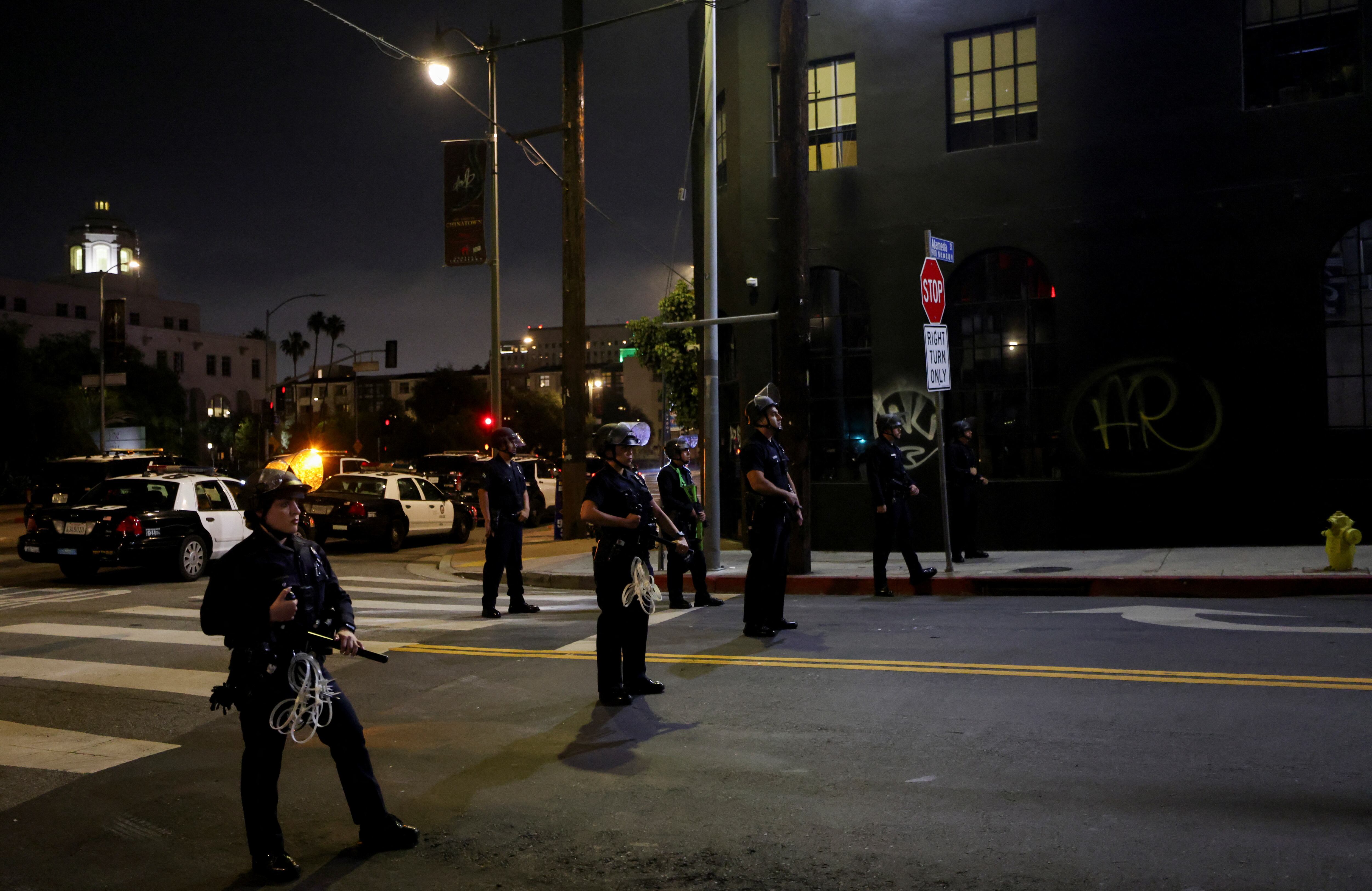 Trump exigió al jefe de la Policía de Los Ángeles el despliegue inmediato de tropas ante los disturbios en la ciudad (REUTERS/Aude Guerrucci)