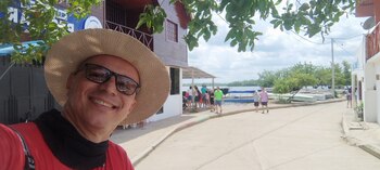 William Caldera es un profesor de inglés que está entre los 50 finalistas a mejores docentes a nivel mundial - crédito William Caldera Pantoja/Facebook