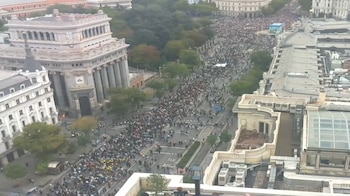 Miles de personas llenan ya Cibeles mientras los manifestantes siguen llegando (Skylines)