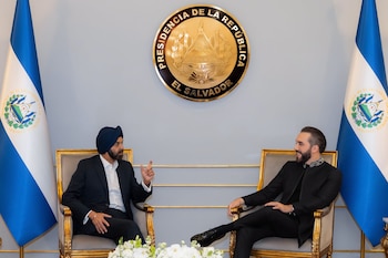 Ajay Banga y el Gobierno de El Salvador abrieron una nueva etapa de cooperación internacional centrada en innovación tecnológica y capital humano. (Foto cortesía Secretaría de Prensa de la Presidencia)