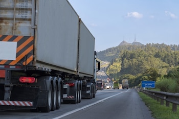 La necesidad de reducir tiempos de respuesta, mejorar visibilidad operativa y anticipar contingencias empieza a convertirse en un factor cada vez más relevante para el comercio bilateral (Foto: Shutterstock)