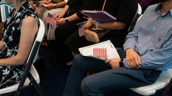 EE. UU. busca revocar la ciudadanía de 384 personas