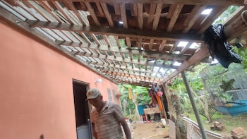 Gobierno busca agilizar una ayuda que aún no llega a la mayoría de los damnificados por el terremoto del viernes en Panamá