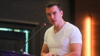 El Parlamento de Ecuador exhorta