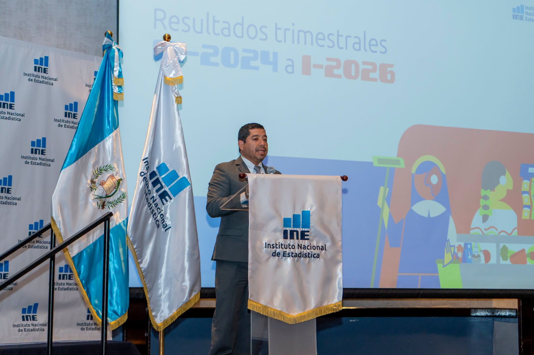 Un funcionario del Instituto Nacional de Estadística de Guatemala presenta los resultados trimestrales previstos entre 2024 y 2026. (INE Guatemala)