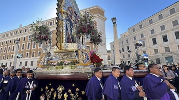 Procesión del Señor de los Milagros llegó a el Vaticano y fue saludada por el papa León XIV