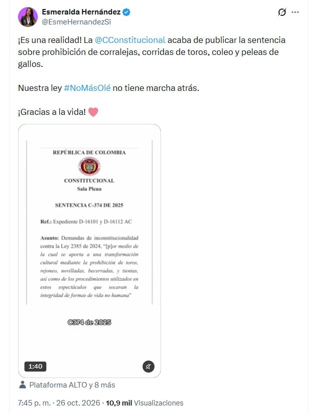 Esmeralda Hernández celebró el fallo de la Corte Constitucional la noche del lunes 26 de octubre de 2026 - crédito @EsmeHernandezSi/X