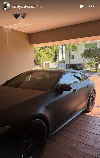 Un automóvil de lujo fue