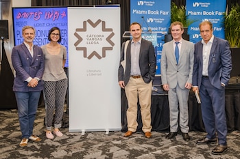 Los cuatro panelistas y el