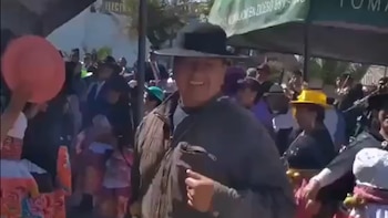 Captan a Vladimir Cerrón bailando en fiesta de Huancayo mientras sigue sin ejecutarse el fallo que anuló su prisión
