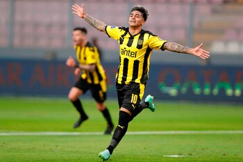 Facundo Torres celebrando un gol