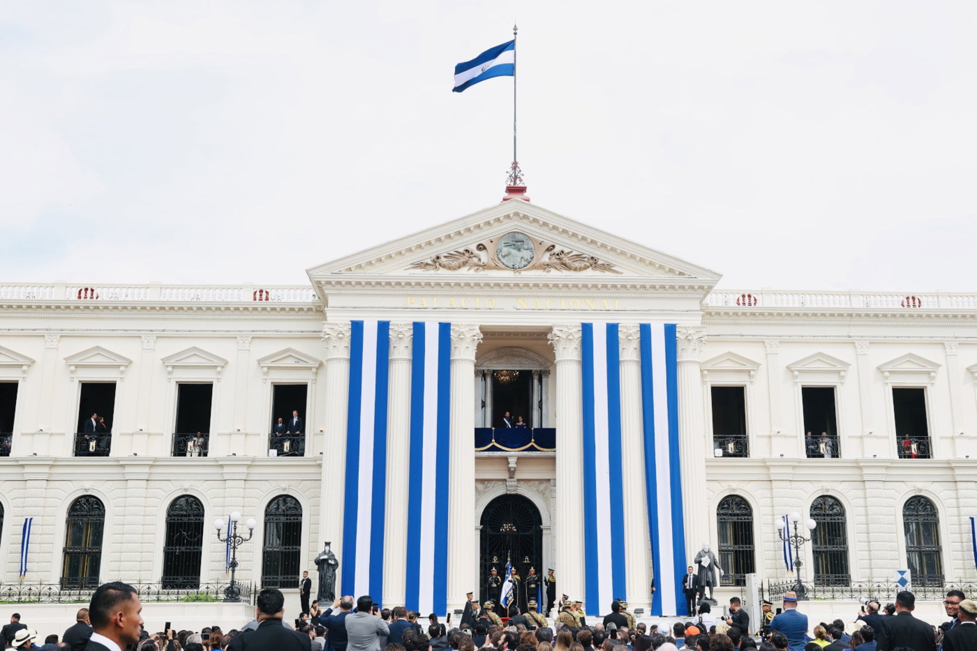 Periodista salvadoreño detenido en España por orden de Interpol a pedido del Gobierno de Bukele