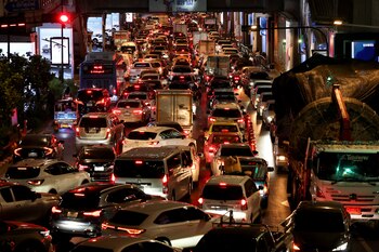 Colapso de vehículos en Bangkok
