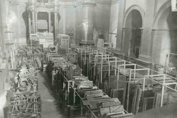 Interior de la iglesia de Sant Esteve. Noviembre de1936. AFB. (Joan Vidal i Ventosa/ Archivo Fotográfico de Barcelona)