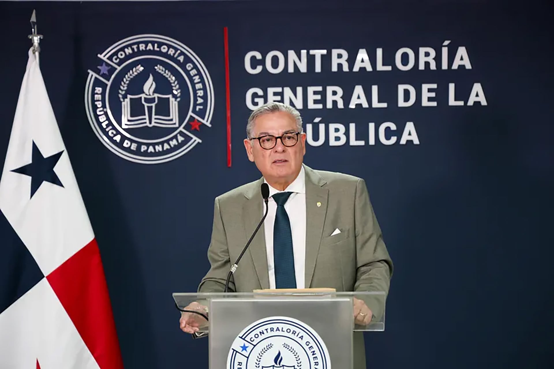 El contralor general, Anel Flores, fue mencionado en medio del incidente en la fiscalía, aunque hasta el momento no se ha confirmado su participación directa en la decisión de retirar a los auditores. Tomada de X