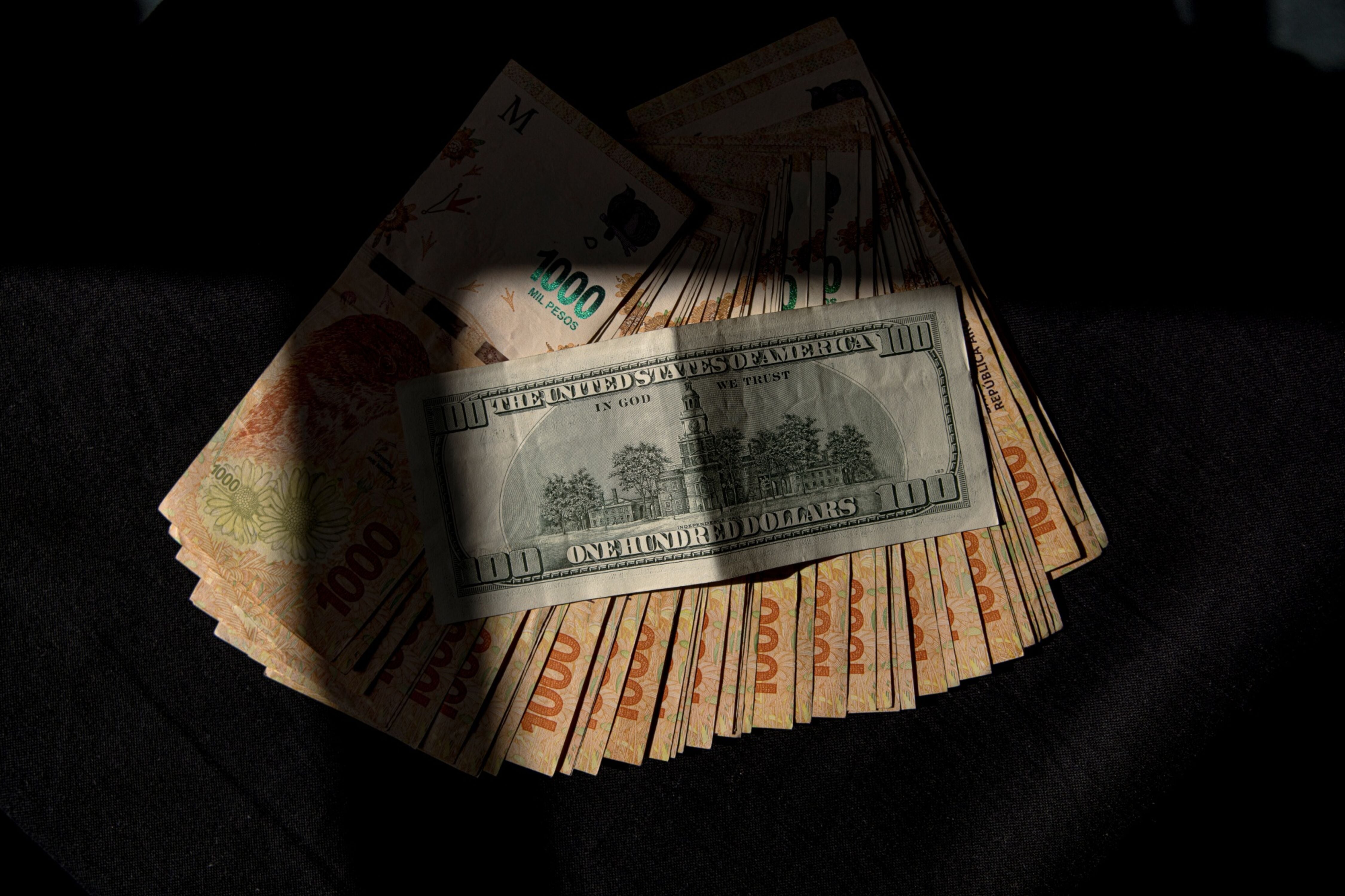 El tipo de cambio mayorista retrocedió a $ 1.538 y se ubicó a 26,6% de distancia del techo de la banda cambiaria. (Photographer: Sarah Pabst/Bloomberg)