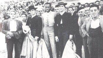 Con un estilo único y